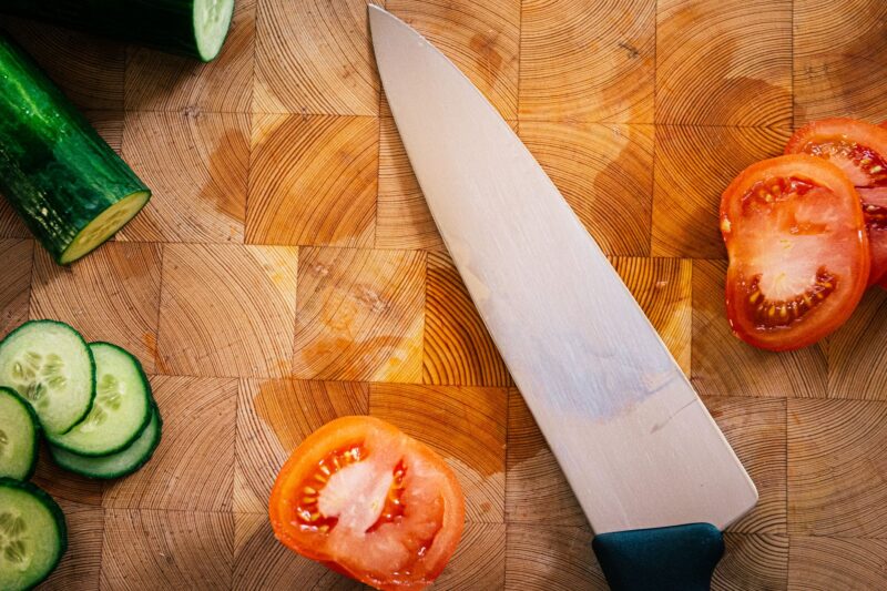 Wie bleiben Messer lange scharf? Die wichtigsten Pflege-Tipps im Alltag