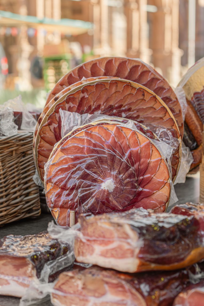 Wie lange halten Lebensmittel vakuumiert? Haltbarkeit von Fleisch, Käse & Co. im Überblick